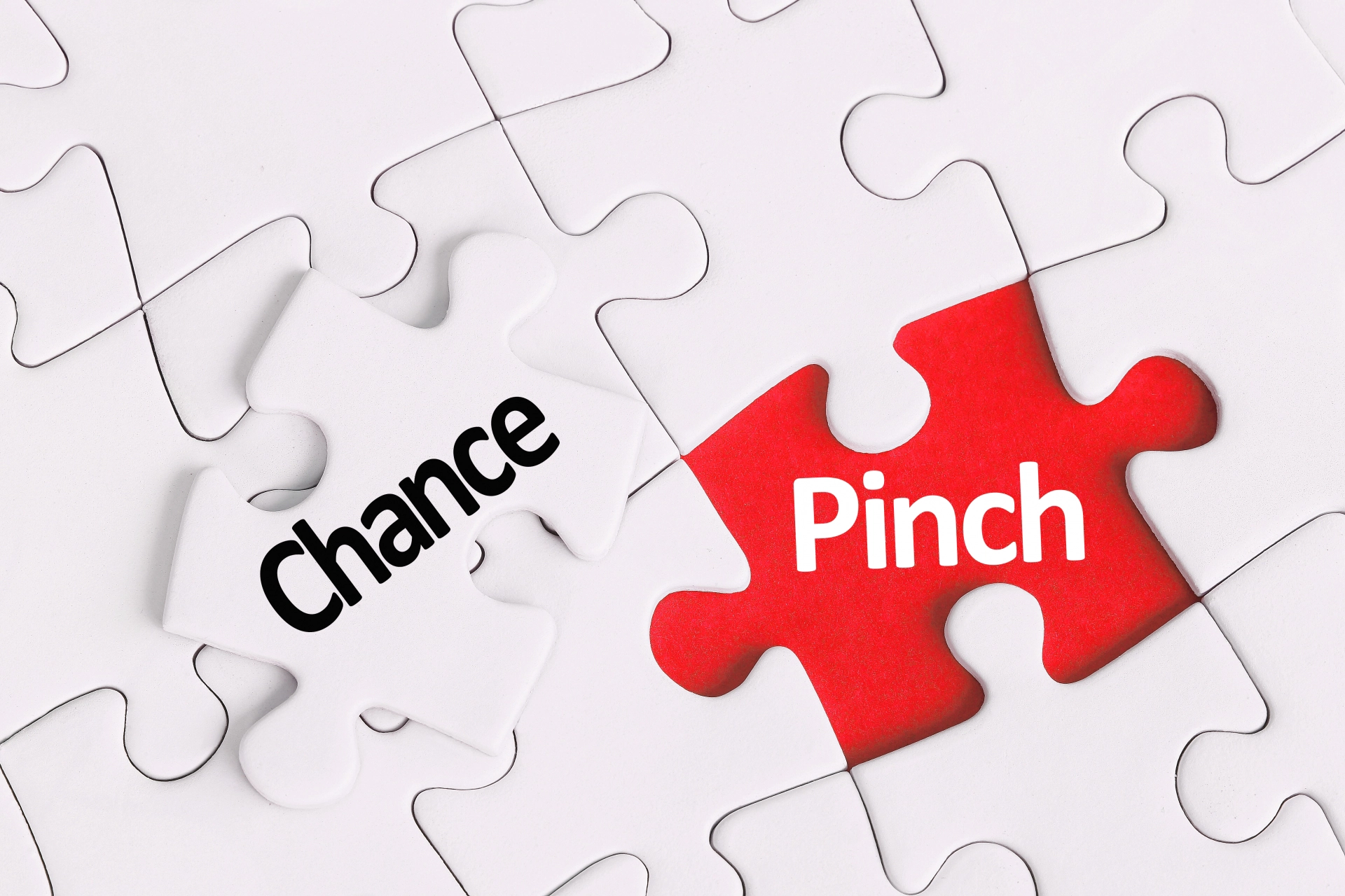 pinchとchanceと書かれたパズルのピース