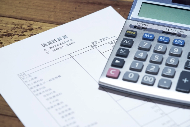 電卓と損益計算書